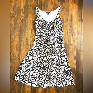 Chaps midi knee length cream and black pattern dress with a flare & tie belt